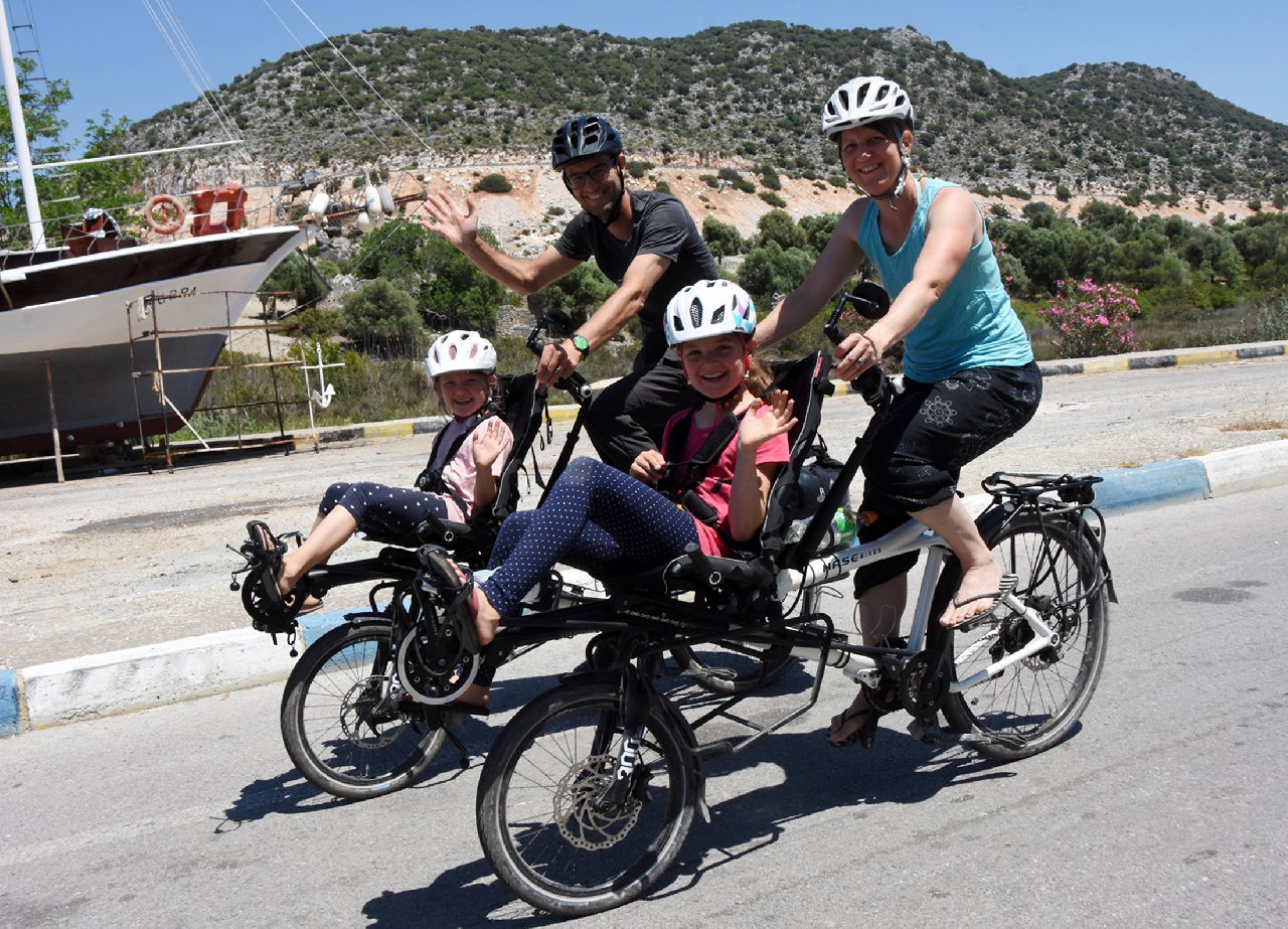 4 kişilik İsviçreli aile, bisikletle Türkiye'yi geziyor