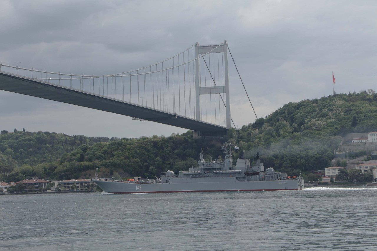 Rus ve İngiliz savaş gemileri 1 saat arayla Karadeniz'e açıldı