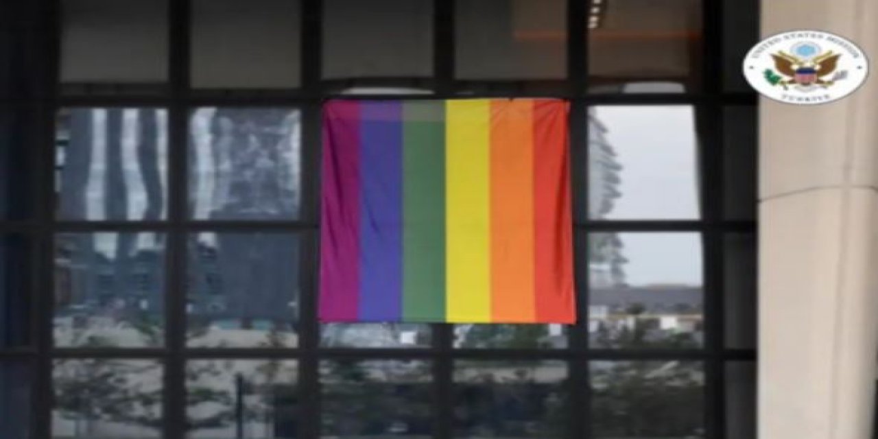 YRP'li vekil, ABD Büyükelçiği'ne asılan LGBTİ bayrağını hedef aldı: İnsanlık onuruna kötü örnek oluşturuyor