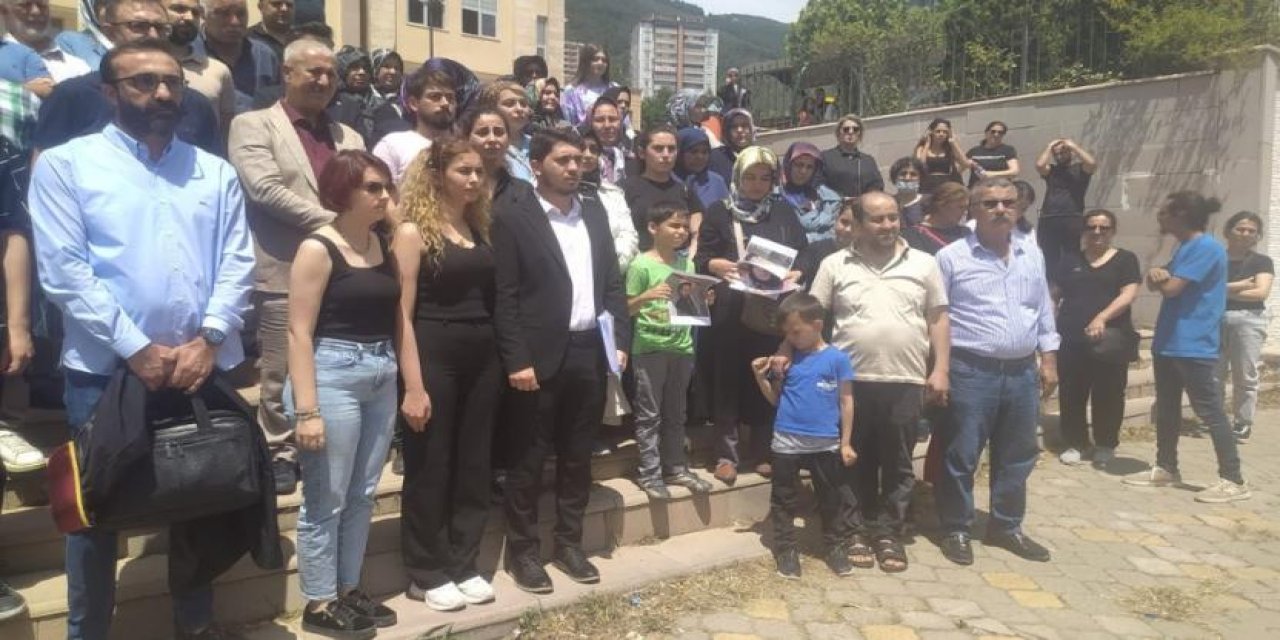 Depremde Ebrar Sitesi'nde yakınlarını kaybeden aileler adalet mücadelesi başlattı