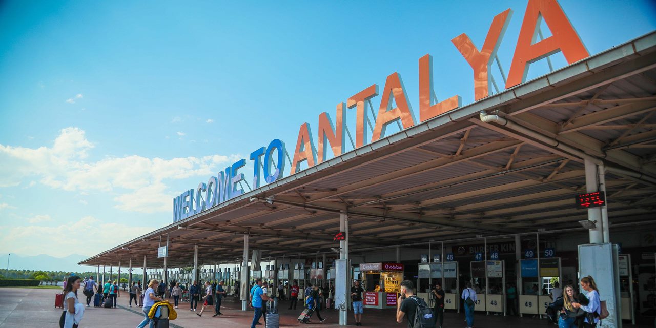 Havayoluyla Antalya'ya gelen turist sayısı önceki iki yılı geride bıraktı