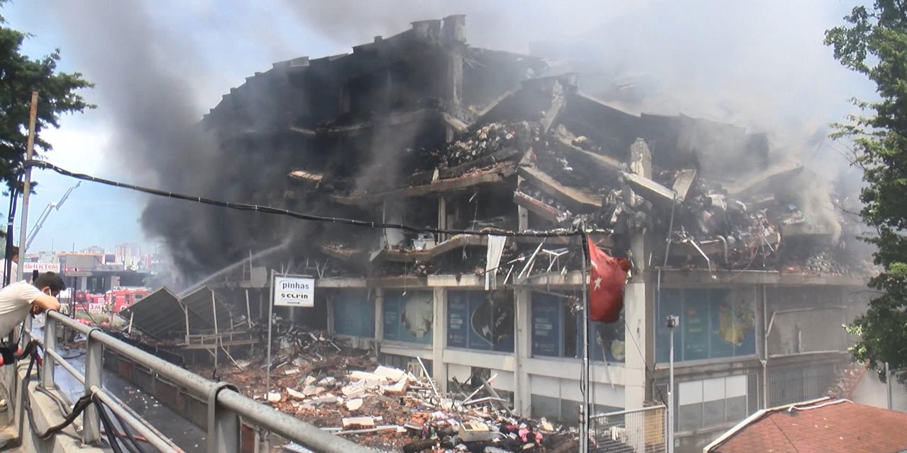 Başakşehir'deki yangın 24 saattir söndürülemedi