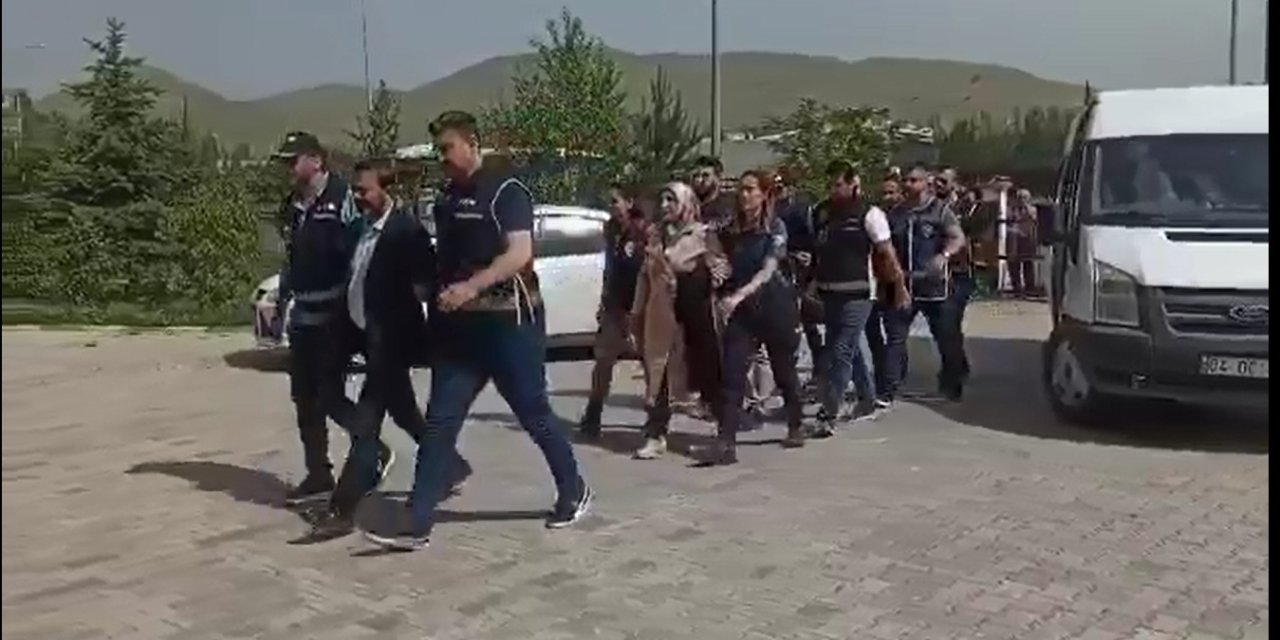 Patnos Belediye Başkanı Kılıç ile Eş Başkan Geçer tutuklandı