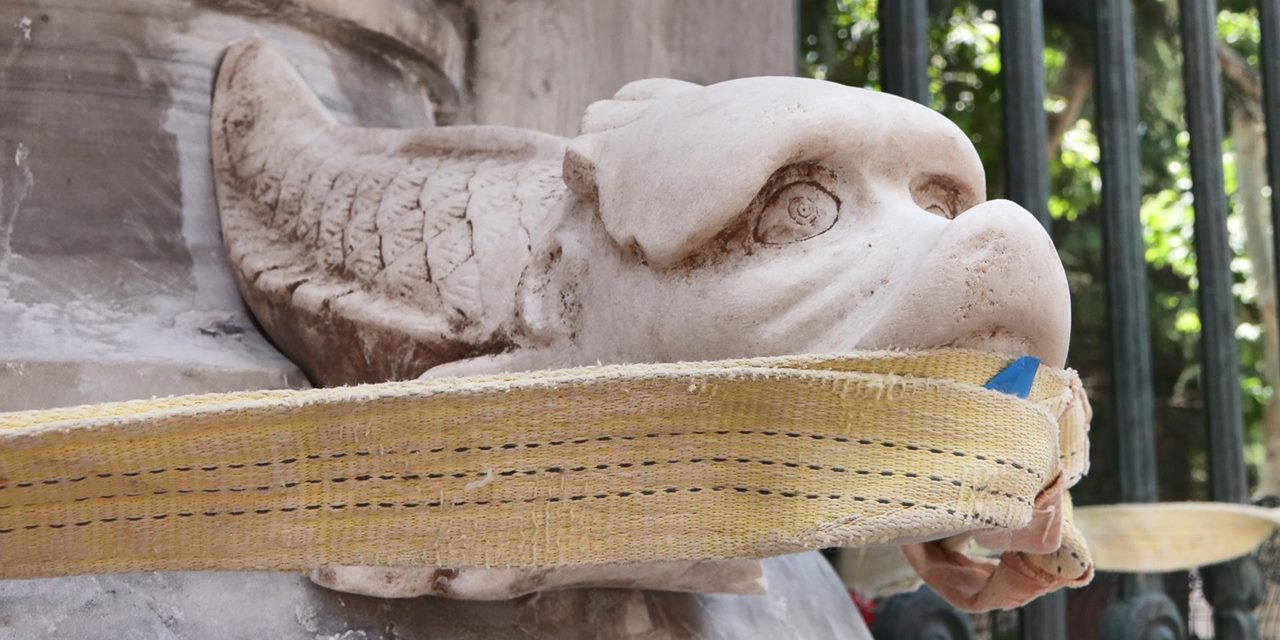 Galatasaray Lisesi'nin çalınan heykelinin yerine kopyası yerleştirildi