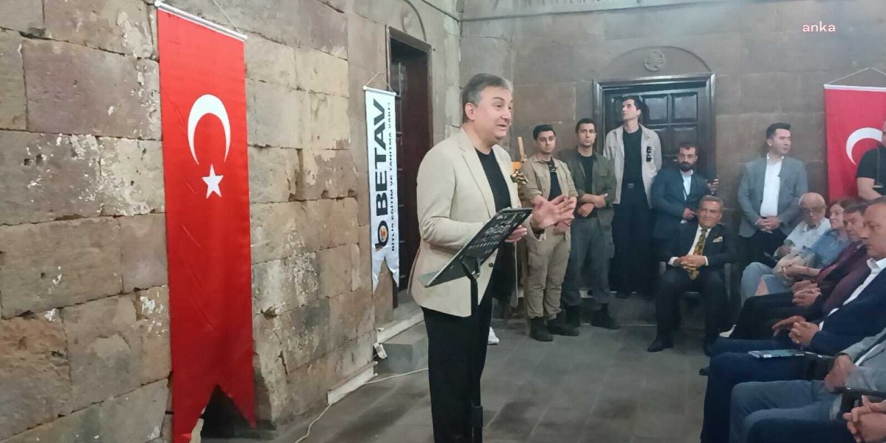 Gazeteci ve yazarların katıldığı Bitlis Kitap Fuarı'na opera damga vurdu