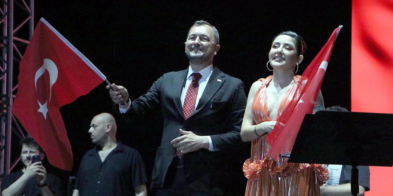 Melek Mosso konseriyle eleştirilen AKP'li başkan istifa etti