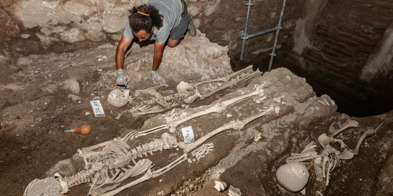 İznik surlarındaki kazılarda çok sayıda insan iskeleti bulundu