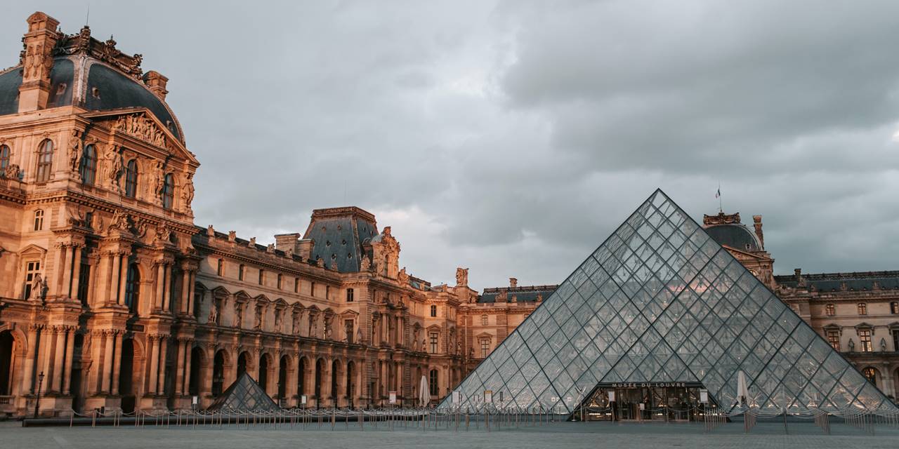 Ukrayna'dan Fransa'ya 16 tarihi eser götürüldü; Louvre'da sergileniyor