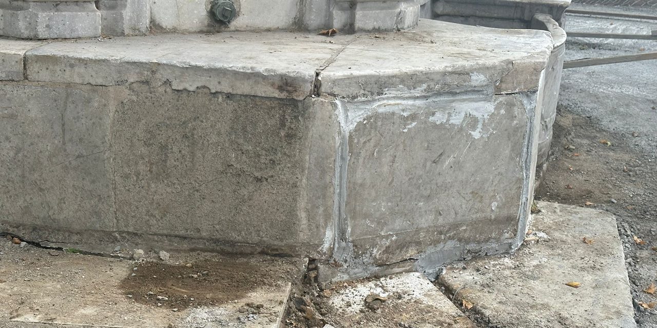Tarihi Emirgan Çeşmesi'ne iş makinesiyle zarar verildi, betonla kapatıldı!