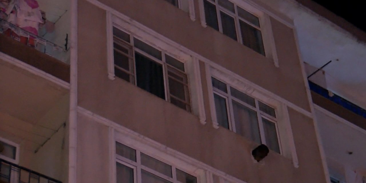 Güngören'de 4'üncü kattan minibüsün üzerine düşen çocuk ölümden döndü: 'Biz çöp zannettik'