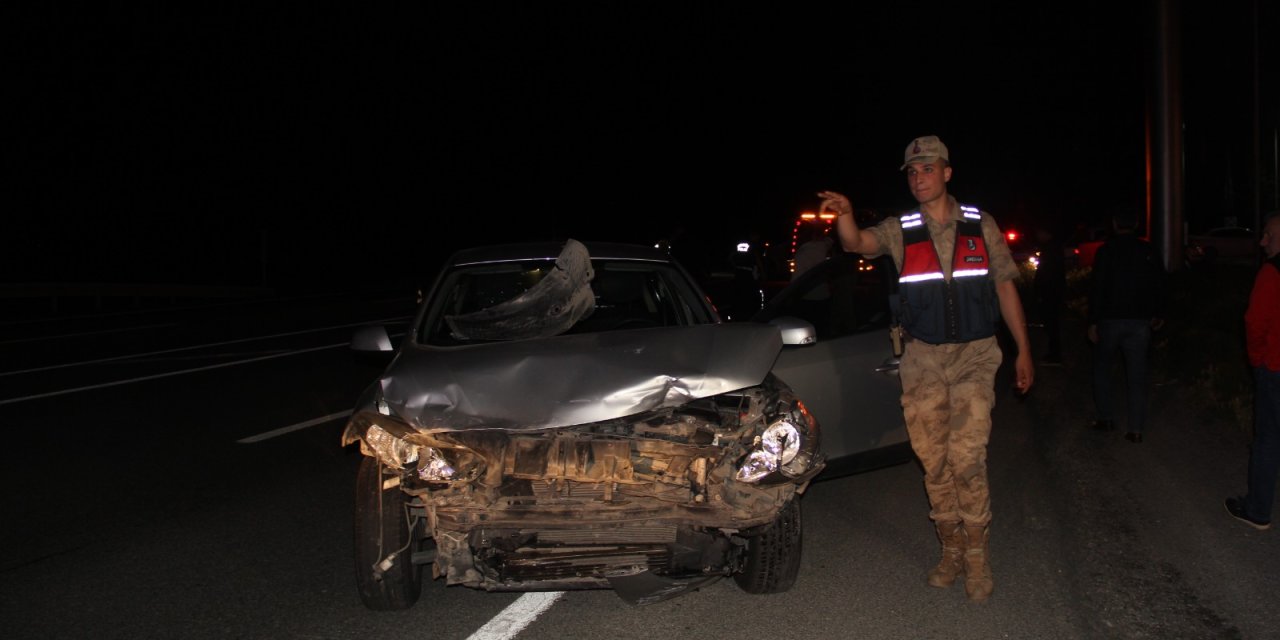 Erzincan'da iki otomobil çarpıştı: 12 yaralı