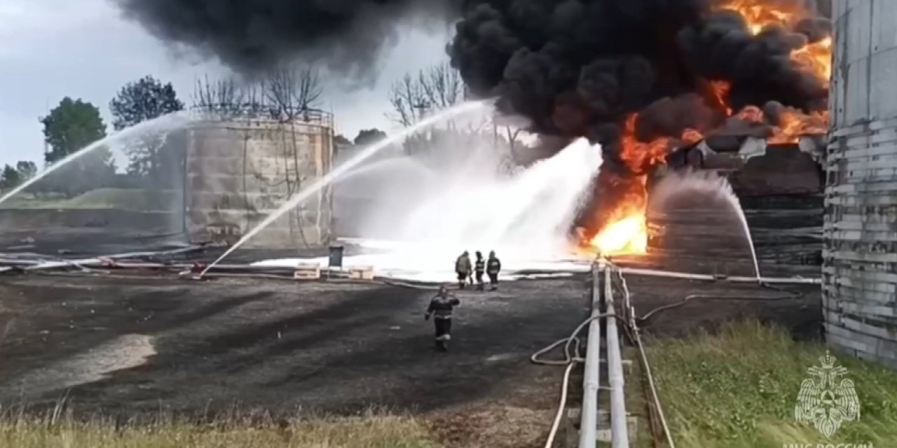 Moskova ile Rostov bölgesi arasında kalan Voronej’deki petrol deposunda yangın