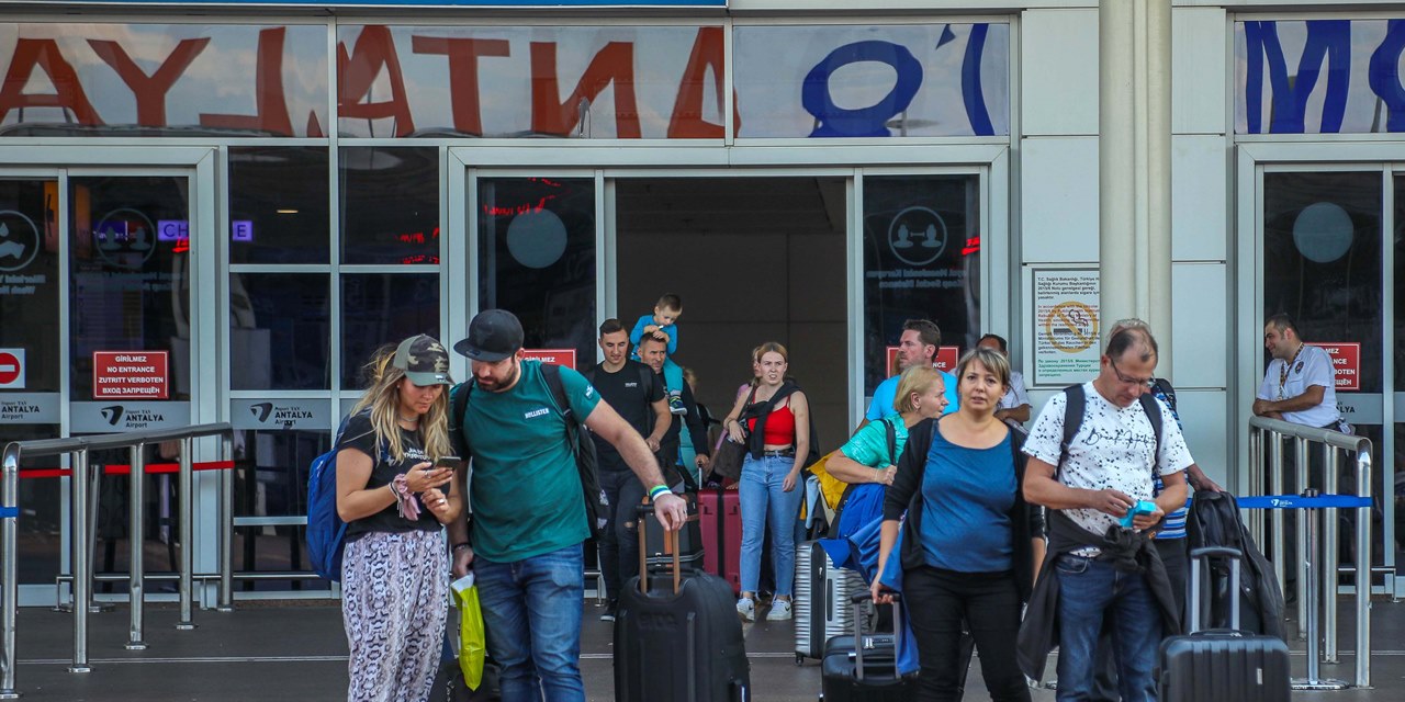 Antalya'ya altı ayda havayoluyla 5 milyon turist geldi; günlük rekor da kırıldı