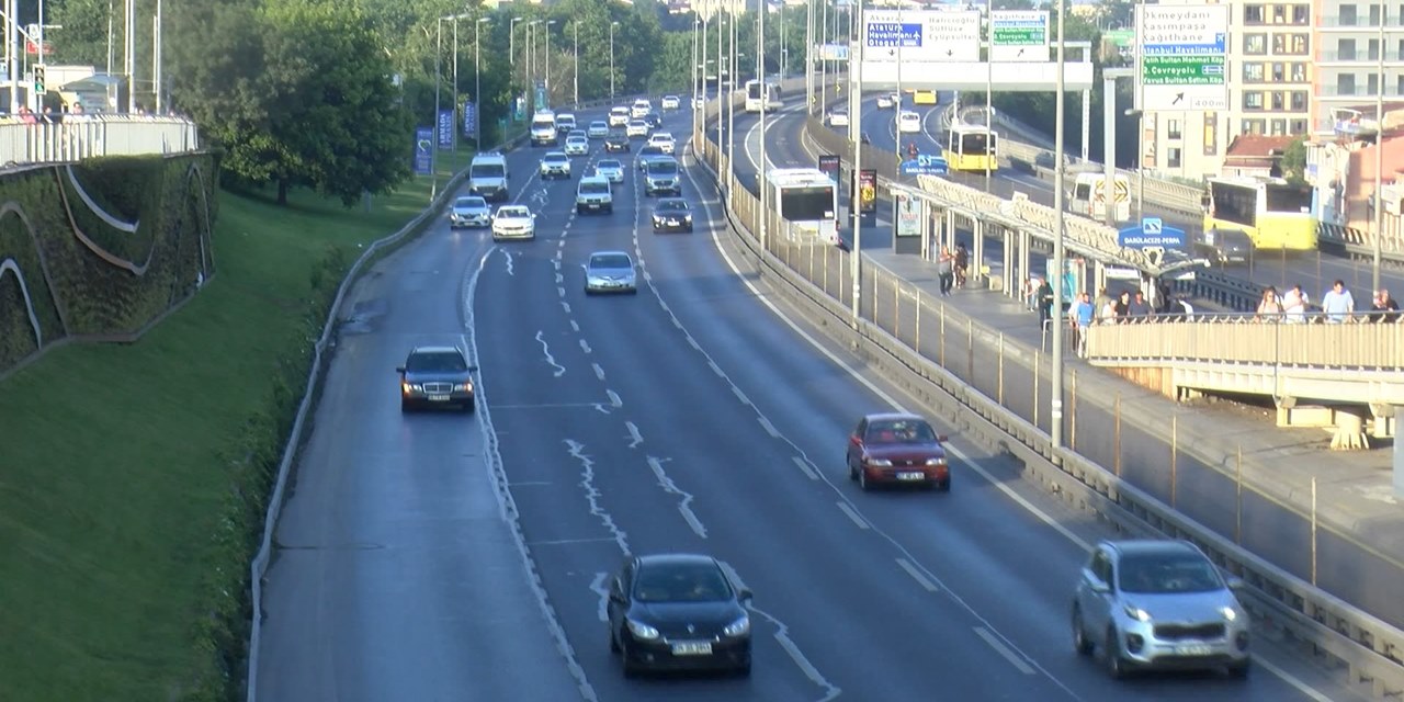 İstanbul'da 'sendromsuz' pazartesi: Trafik yüzde 8
