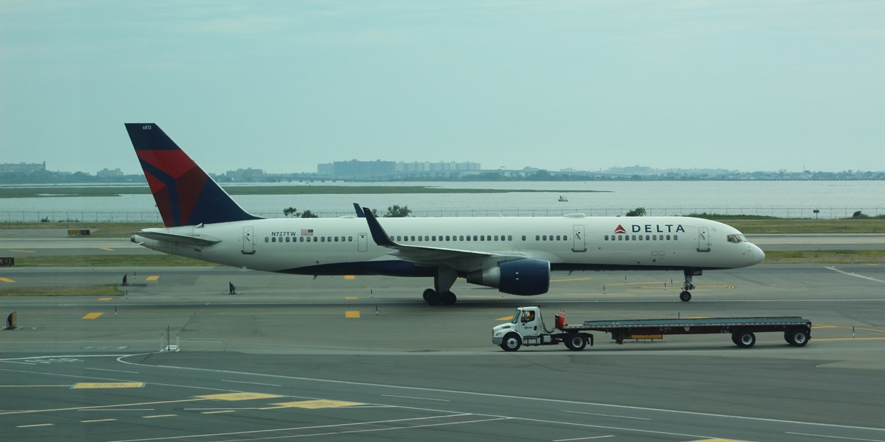 Havalimanında uçağın motorunun 'kaptığı' personel öldü