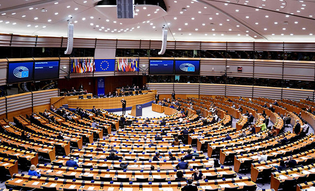 Avrupa Parlamentosu, AB'nin Türkiye ile tam üyelik müzakerelerini askıya alması çağrısında bulunan raporu kabul etti