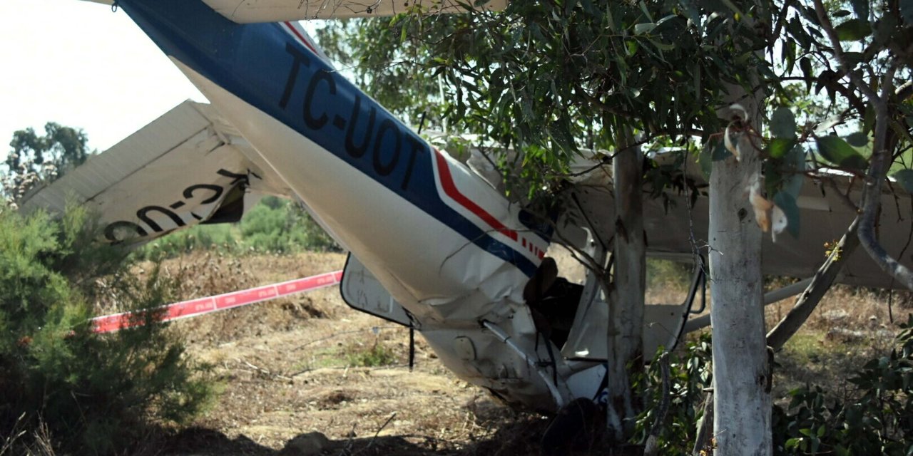 İzmir'de uçak düştü, 2 kişi sağ kurtuldu