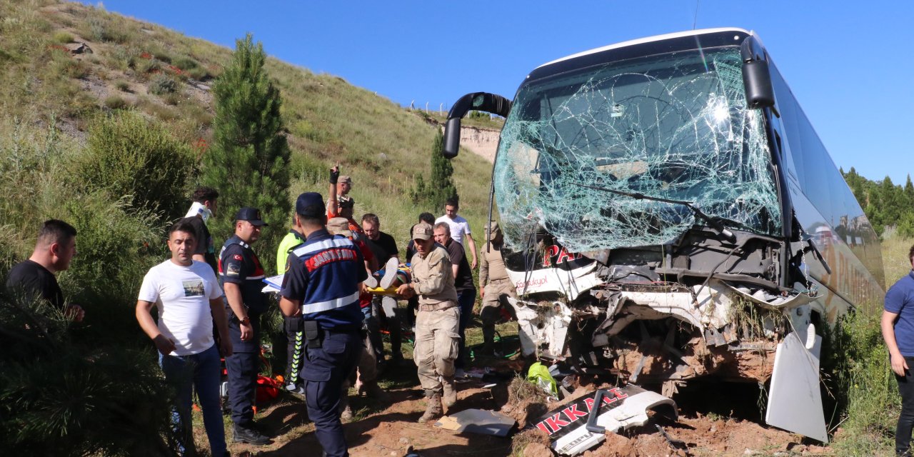 Eskişehir'de yolcu otobüsü şarampole düştü: 35 yaralı
