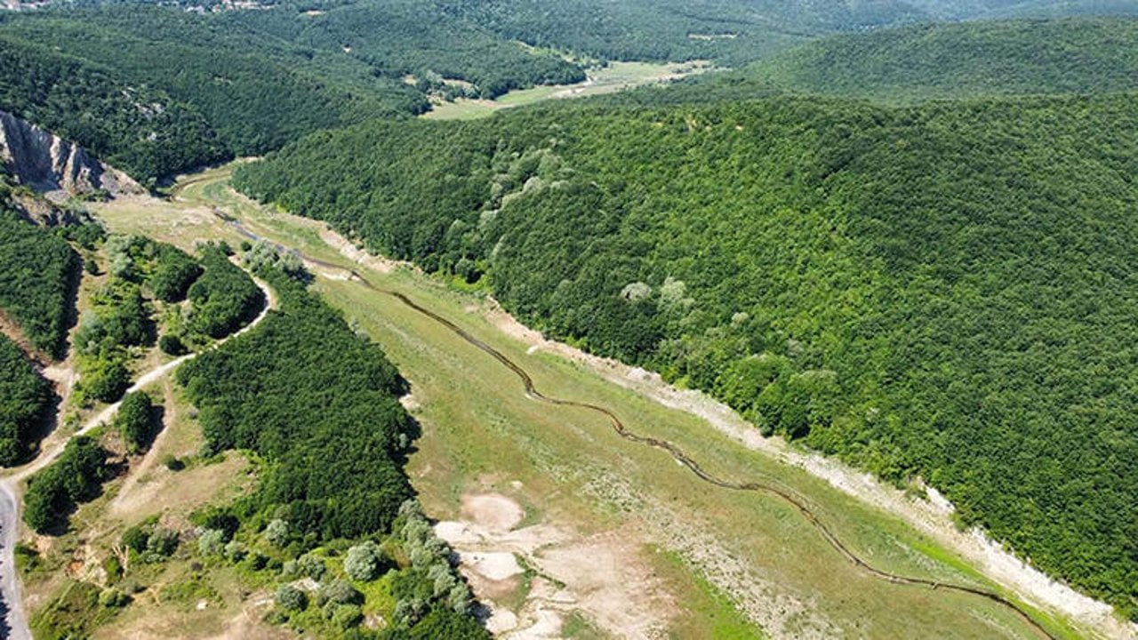 İstanbul'a su sağlayan barajlardan biri olan Kazandere Barajı kurudu