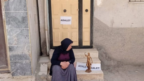 Emine Şenyaşar Adalet Nöbeti'ne devam ediyor: Çocuklarımı katledenlere ceza istiyorum