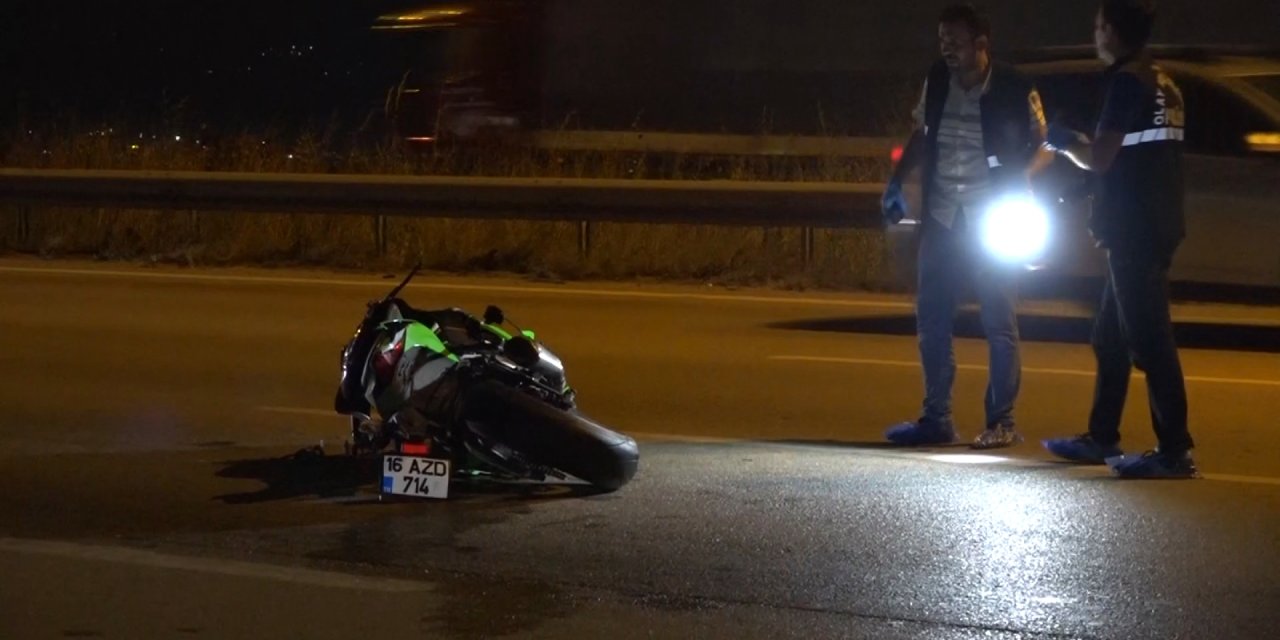 Bursa'da kendisi için düzenlenen doğum günü kutlamasına giderken motosikletle devrildi: 2 ölü