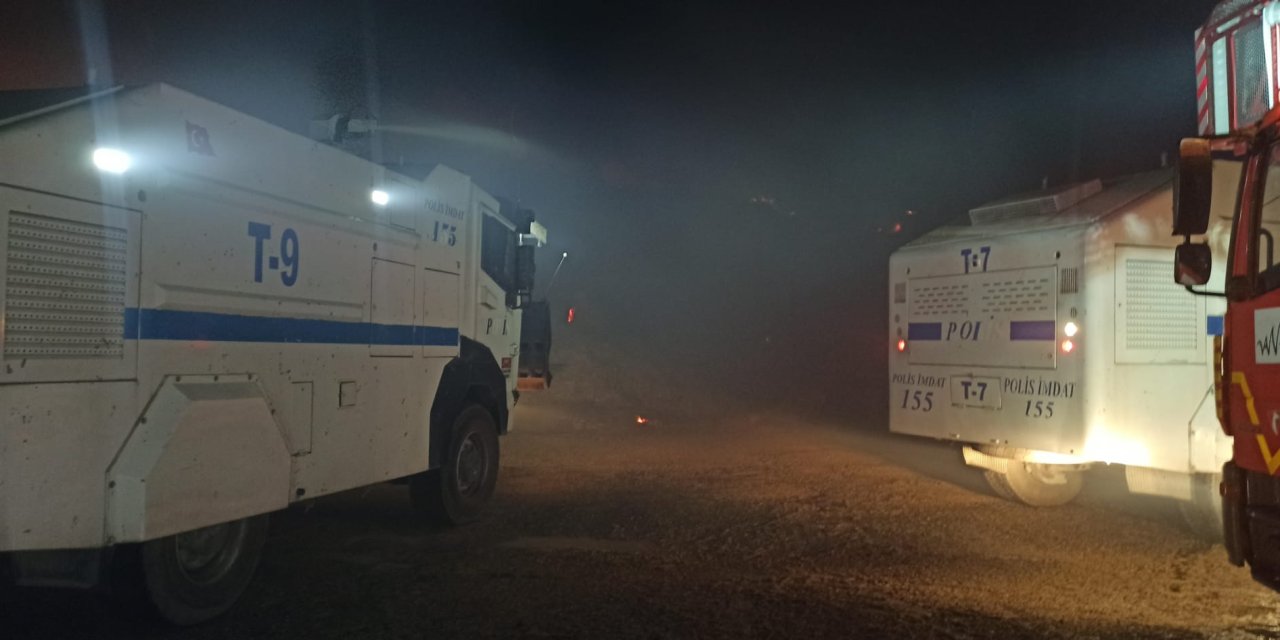 Van'da Samancılar Sitesi'ndeki yangına TOMA'lı müdahale