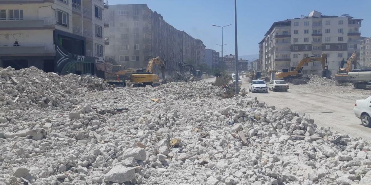 Hatay Büyükşehir Belediyesi: Moloz kaldırma çalışmaları Hatay halkına eziyete dönüştü