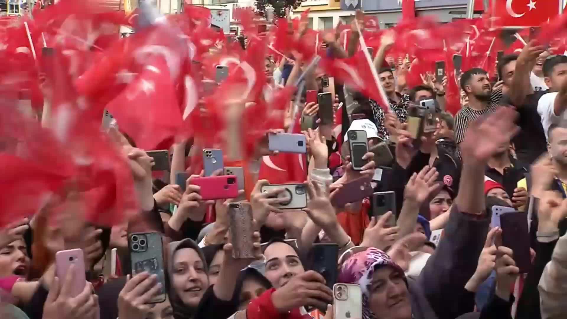 Erdoğan'dan Bayburt'ta 31 Mart çağrısı: Bayburt 14 Mayıs, 28 Mayıs’ta olduğu gibi 31 Mart’ta da sandıkları patlatıyor muyuz?