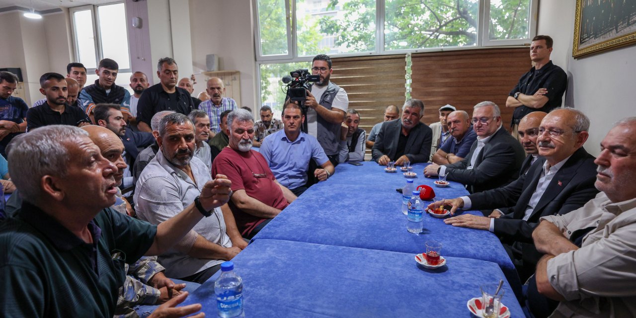 Kılıçdaroğlu, kahvehaneye indi: Vatandaşlarla sohbet etti