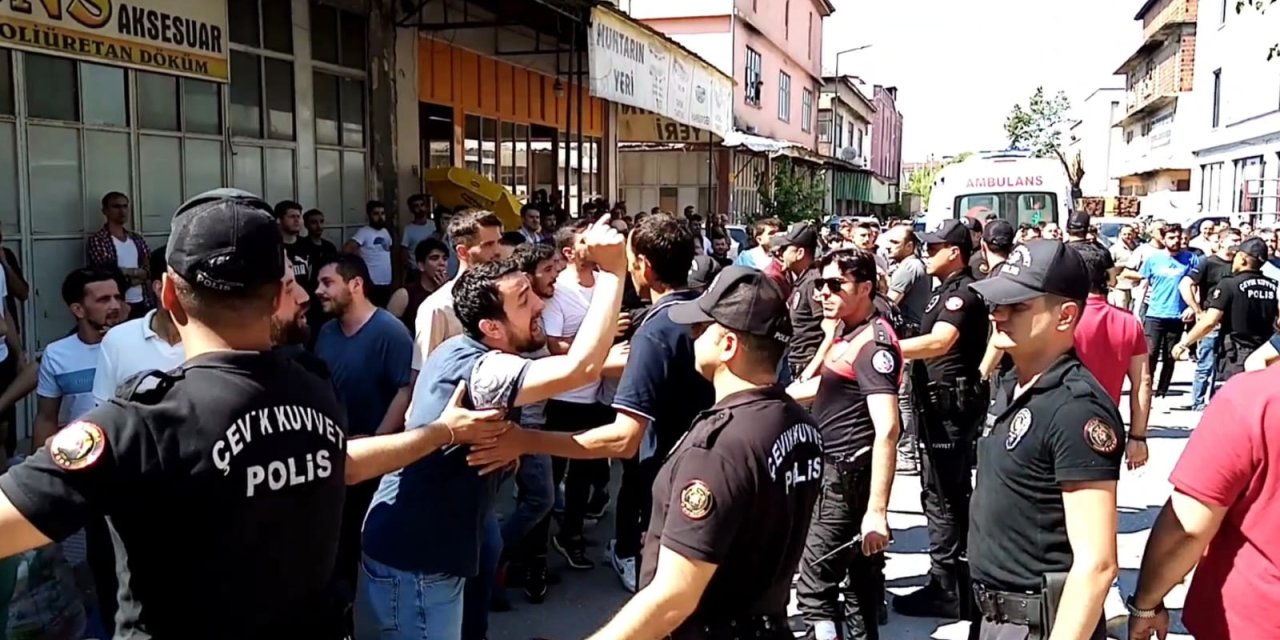 Bursa'da mülk sahibi ile kiracı arasında tornavida ve demir çubuklu kavga: 5 yaralı, 4 gözaltı
