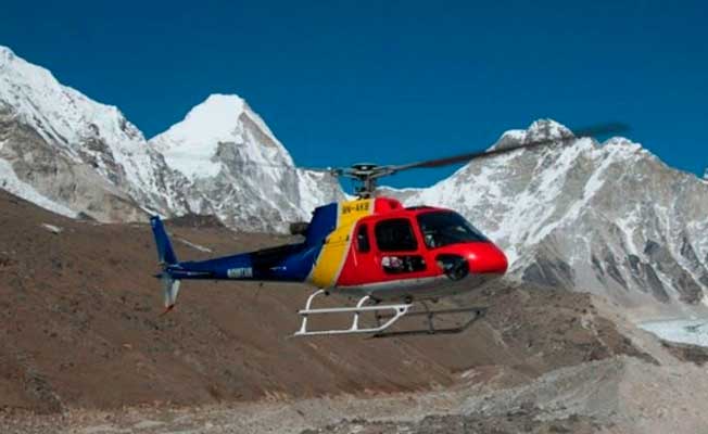 Nepal'de Everest Dağı'ndan dönen helikopter düştü, 6 kişi hayatını kaybetti