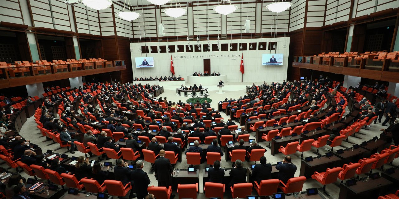 Erdoğan'ın borçlanma yetkisini 3 katına çıkaran düzenleme meclisten geçti