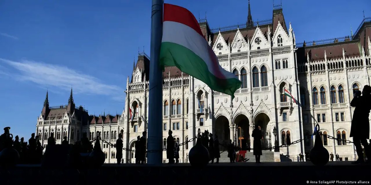 İsveç'in NATO üyeliği: Macaristan da sonbahara erteliyor