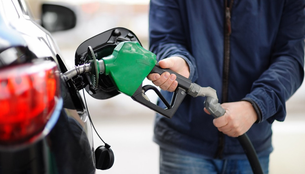 Bakanlık, ‘benzin Türkiye’de ucuz’ demişti: Asgari ücretle Türkiye’de 394 litre, Almanya’da bin 72 litre alınıyor