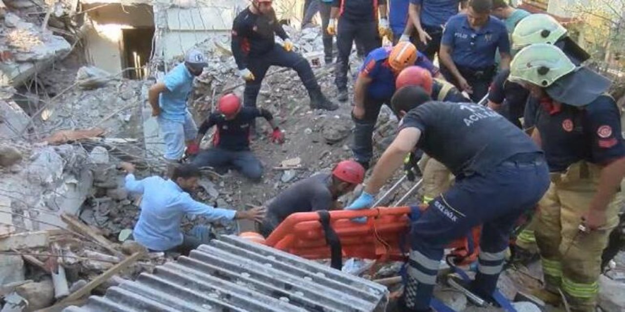 Bakırköy'de kontrollü yıkım sırasında çökme: 1 kişi enkaz altında kaldı