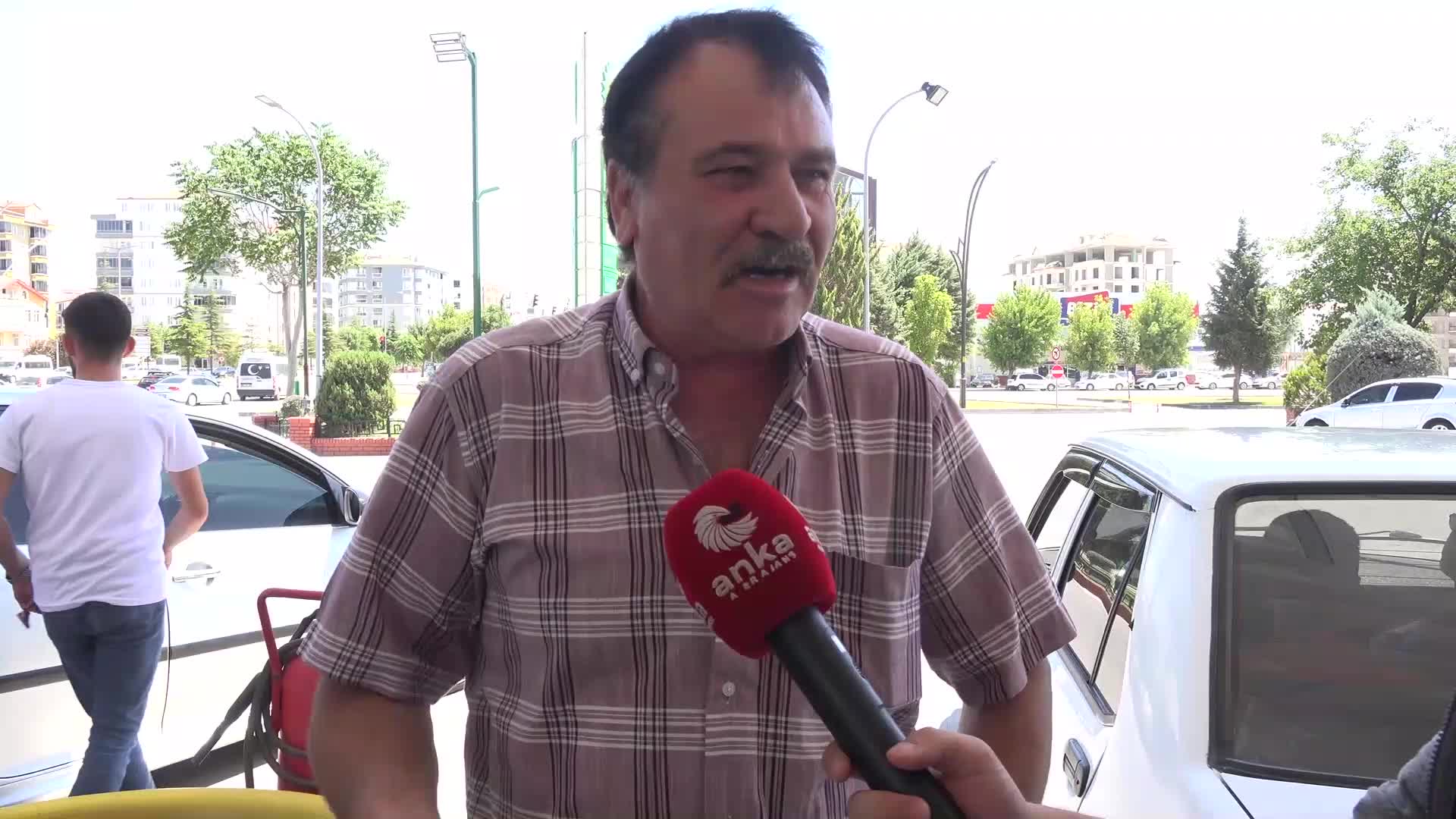 Aksaraylı  yurttaşın akaryakıtta ÖTV zammına isyanı: 'Oy verdik, zam yedik; yazıklar olsun'