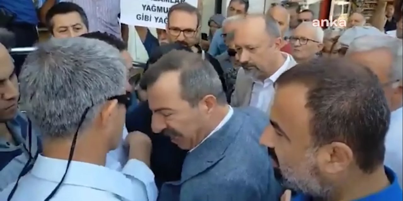 Bursa'da AKP İl Başkanlığı'nın önüne boş benzin bidonu bırakmak isteyen İYİ Parti Milletvekili'ne polis engeli