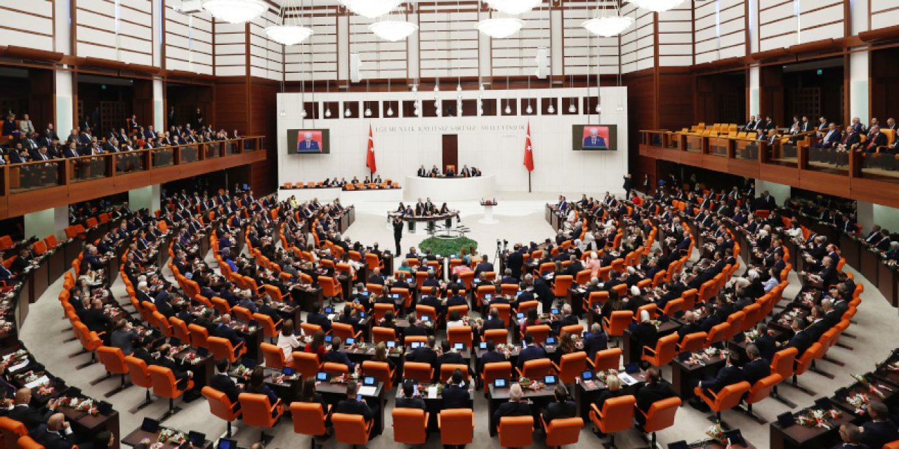 'Kamuda birden fazla maaş alanlar araştırılsın' önergesine AKP ve MHP'den ret