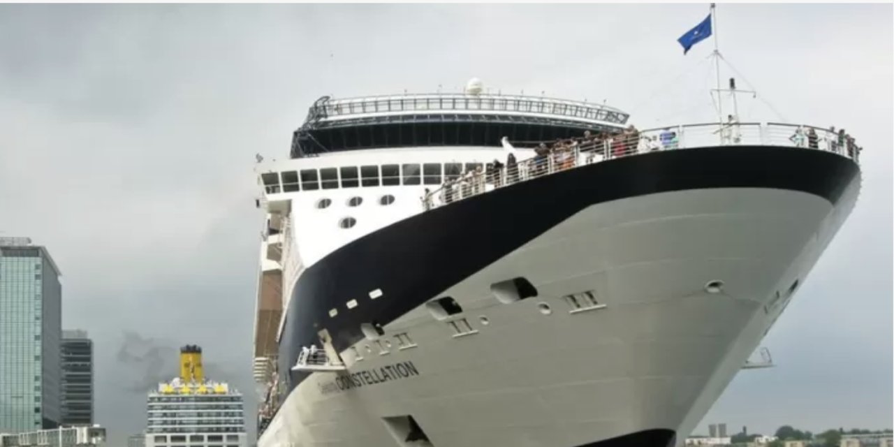 Kitlesel turizmi önlemek isteyen Amsterdam'da dev yolcu gemileri yasaklandı