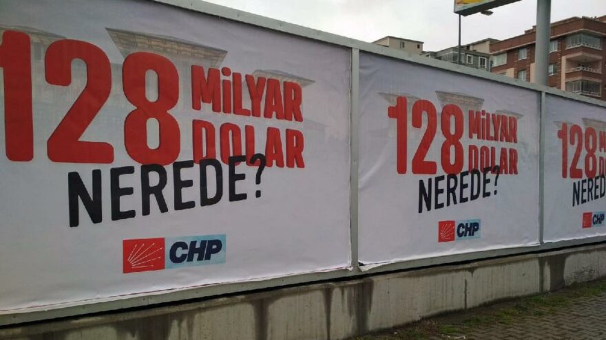 CHP'nin "128 milyar dolar nerede?" afişi hakim kararı ile yeniden asılacak
