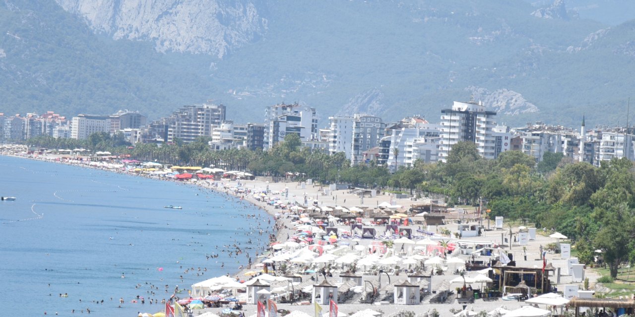 Antalya'da sıcaklık çarşambadan itibaren 6 ila 8 derece azalacak, nem oranı yüzde 80'e çıkacak