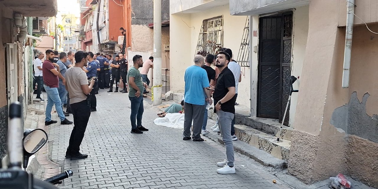Adana'da evinin önünde uğradığı silahlı saldırı sonucu yaşamını yitirdi
