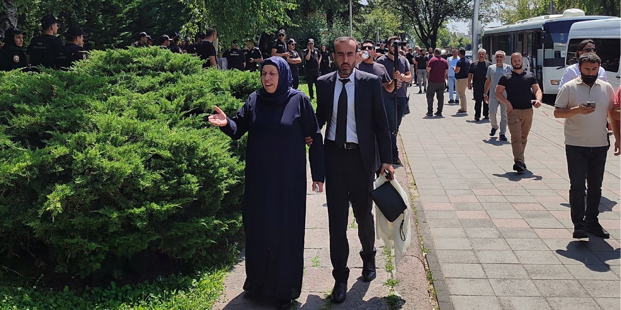 Emine Şenyaşar, Adalet Bakanı ile görüşebilmek için Ankara’ya geldi, bakanlık binasına alınmadı