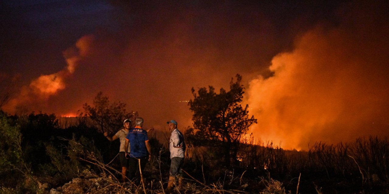 İzmir Kınık'taki orman yangın için tahliye tedbiri: 3 mahalle boşaltılıyor