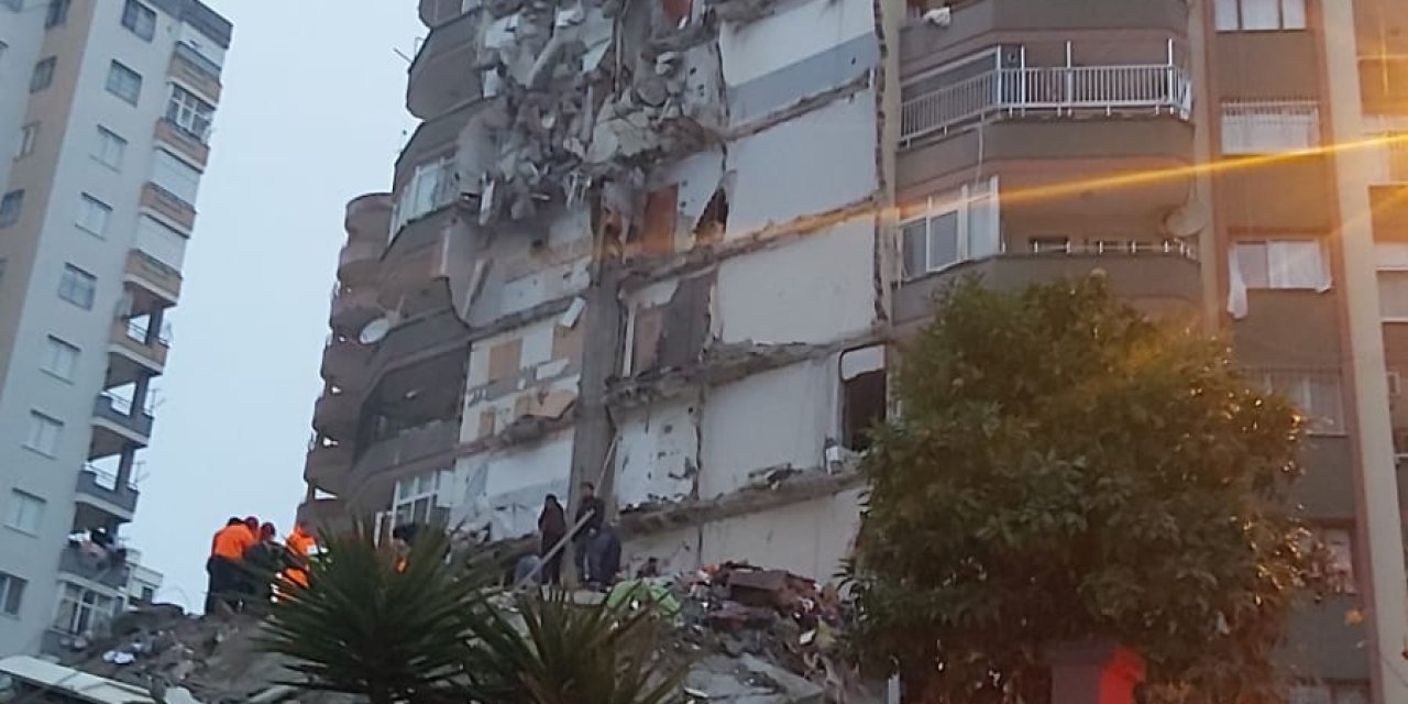 Adana'da Ekim Apartmanı davası: Depremde 42 kişinin öldüğü apartmanla ilgili 3 sanığa 22,5'ar yıl hapis istemi