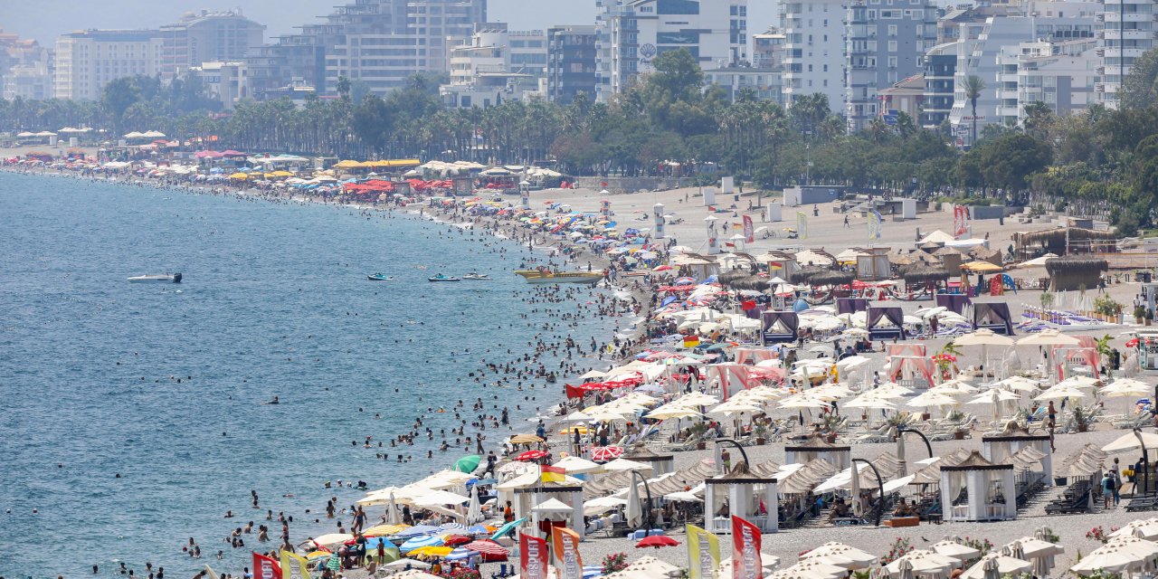 Antalya'da yüzde 76'ya ulaşan nem, bunalttı