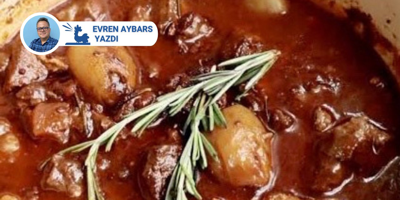 Dana eti ve soğanla yapılan harika bir Yunan yemeği: Stifado