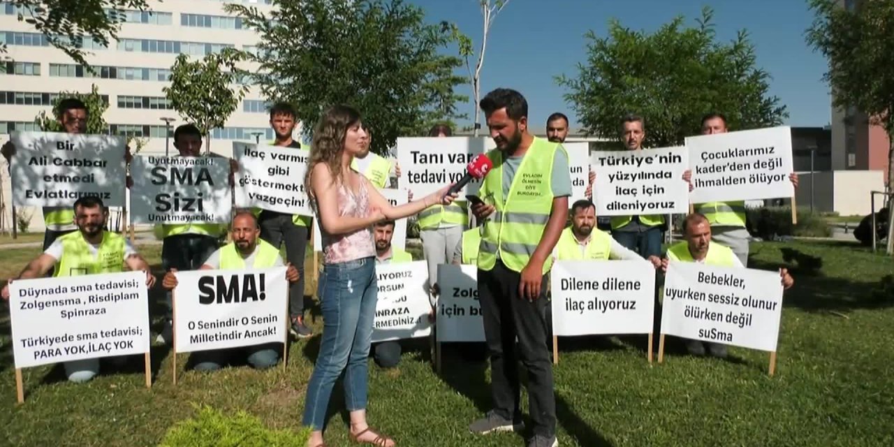 SMA'lı çocukların ailelerinden bakanlık önünde protesto: Dilenerek ilaç istiyoruz