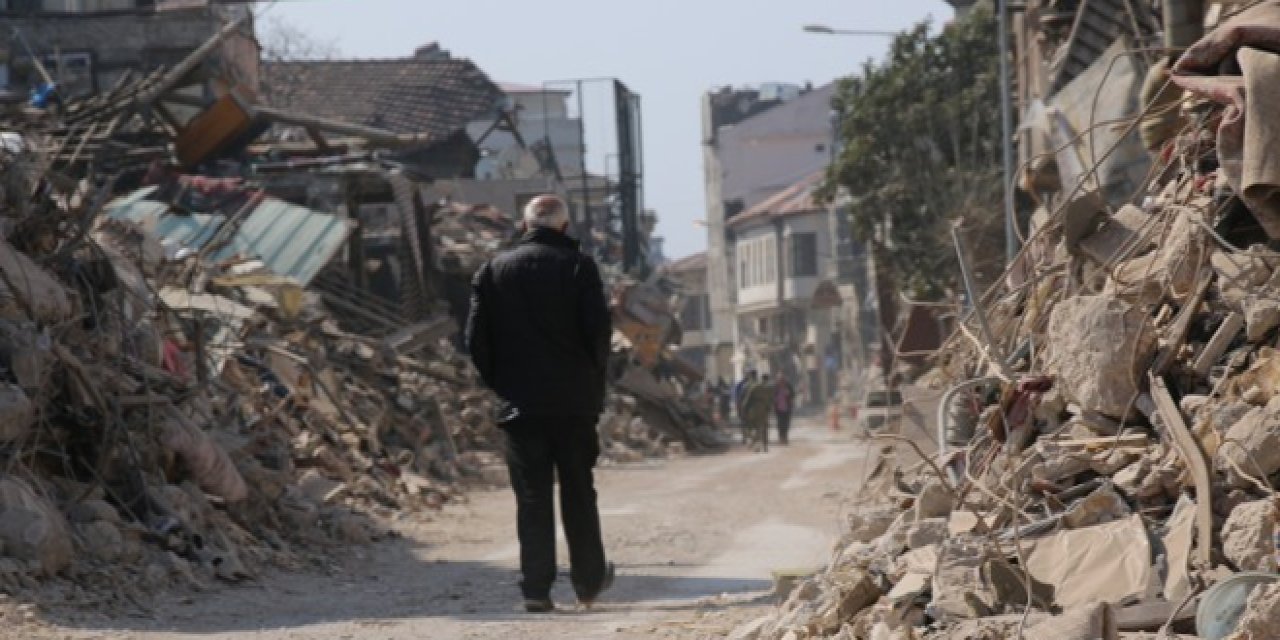 Çadır ve barakalarda kalan depremzedeler  3 bin TL’yle geçinmeye çalışıyor