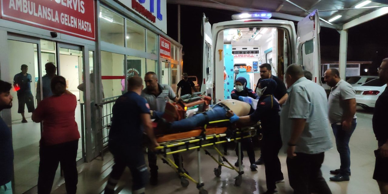 Adana’da kamyonetle hafif ticari araç kafa kafaya çarpıştı: 1 kişi yaşamını yitirdi, 5 kişi yaralı